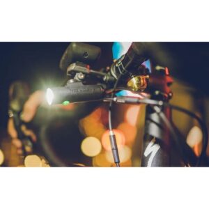 Lezyne Classic Drive 700XL LED-etuvalo, musta