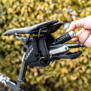 Lezyne M-Caddy Strap satulalaukku, musta
