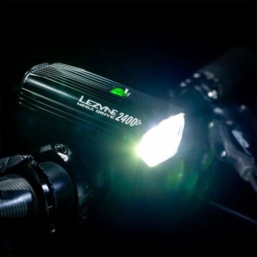 Lezyne Mega Drive 2400+ LED-etuvalo