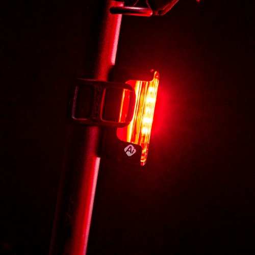 Lezyne Strip PRO Ai Alert 400+ LED-takavalo